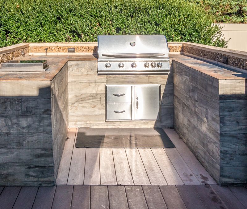 Add an Outdoor Kitchen to your Deck - Econo Decks - Decks and Fence Services Calgary - Featured Image